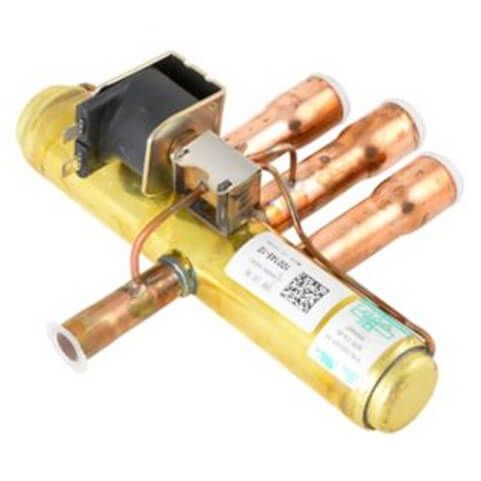 Lennox 73W83 - ( 100145-10 )  Reversing Valve 1/2 x 3/4" 24 VAC Solenoid
